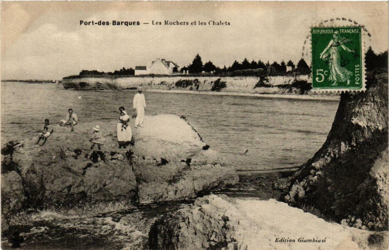 Carte postale ancienne Port-des-Barques. Les Rochers et les Chalets à Port-des-Barques