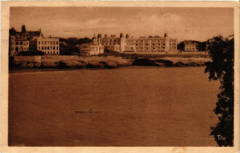 Carte postale ancienne Pontaillac-Royan. Le Golf Hotel à Royan