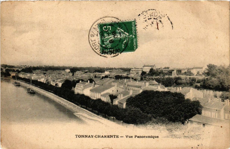 Carte postale ancienne Tonnay-Charente Vue panoramique à Tonnay-Charente