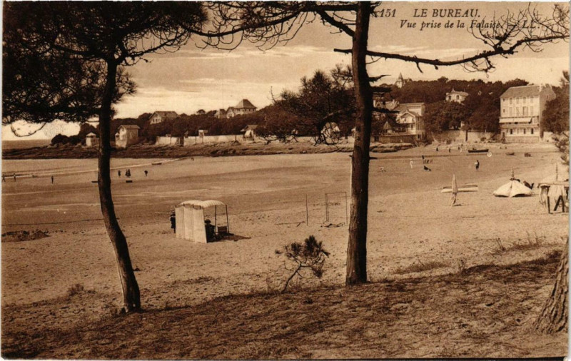 Carte postale ancienne Le Bureau Vue prise de la Falaise