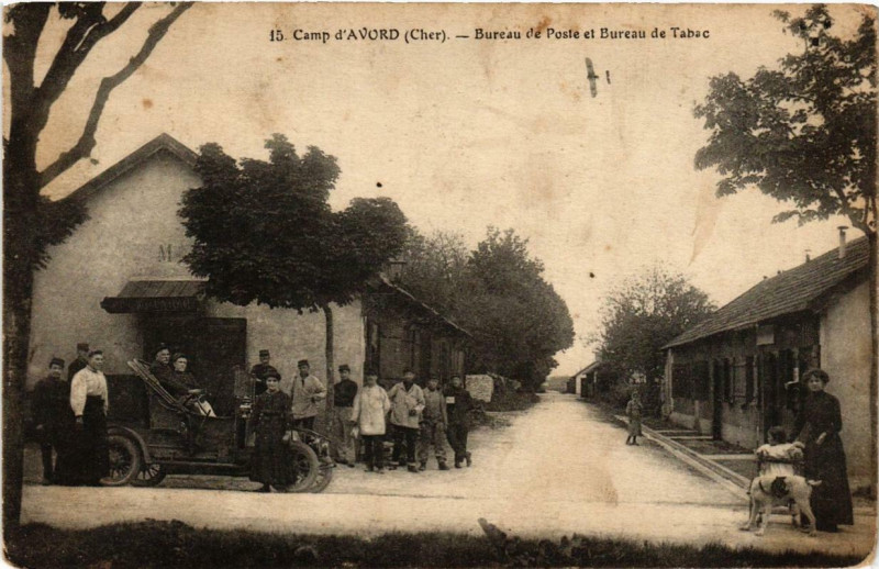 Carte postale ancienne Camp d'Avord-Bureau de Poste et Bureau de Tabac