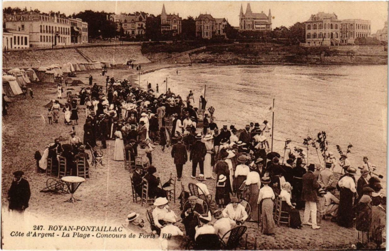 Carte postale ancienne Pontaillac - Royan La Plage-Concours de Forts à Royan