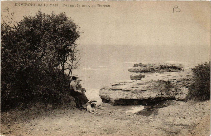 Carte postale ancienne Env. de Royan Devant la mer au Bureau à Royan