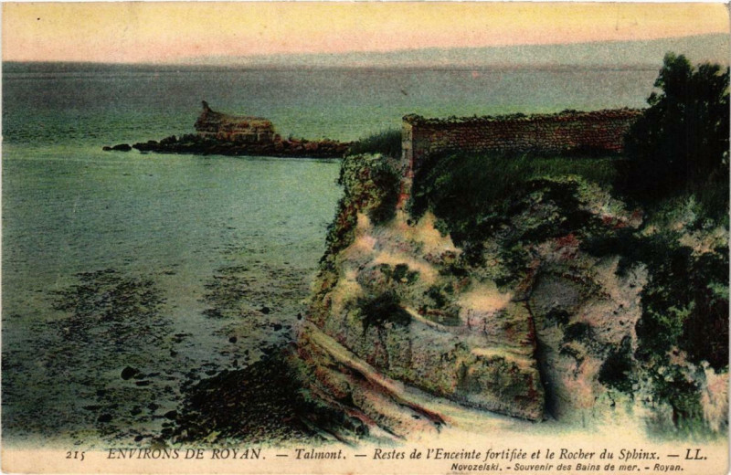 Carte postale ancienne Talmont Restes de l'Enceinte fortifiee et le Rocher du Sphinx