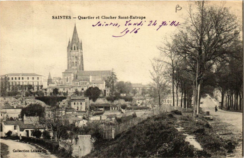 Carte postale ancienne Saintes Quartier et Clocher Saint-Eutrope à Saintes