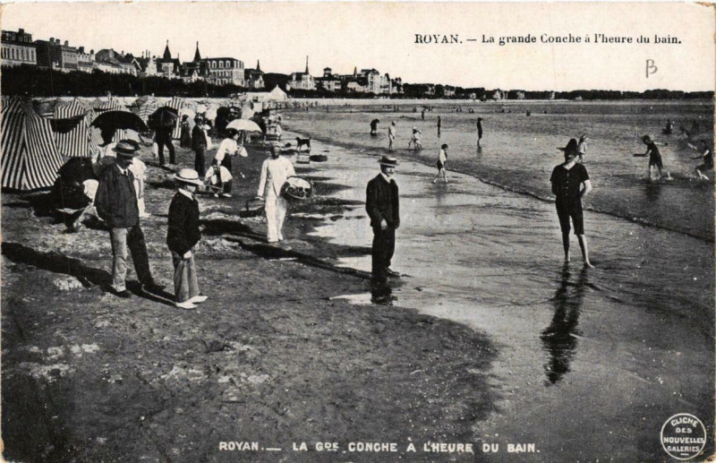 Carte postale ancienne Royan La grande Conche a l'heure du bain à Royan