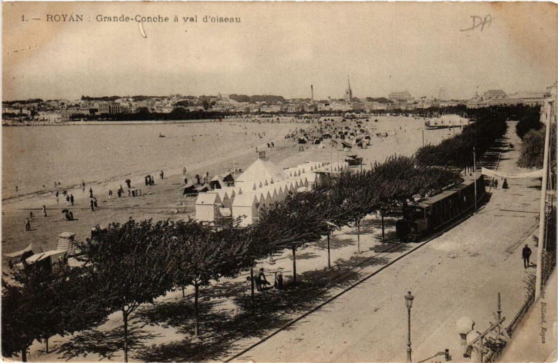 Carte postale ancienne Royan Grande Conche a vol d'oiseau à Royan
