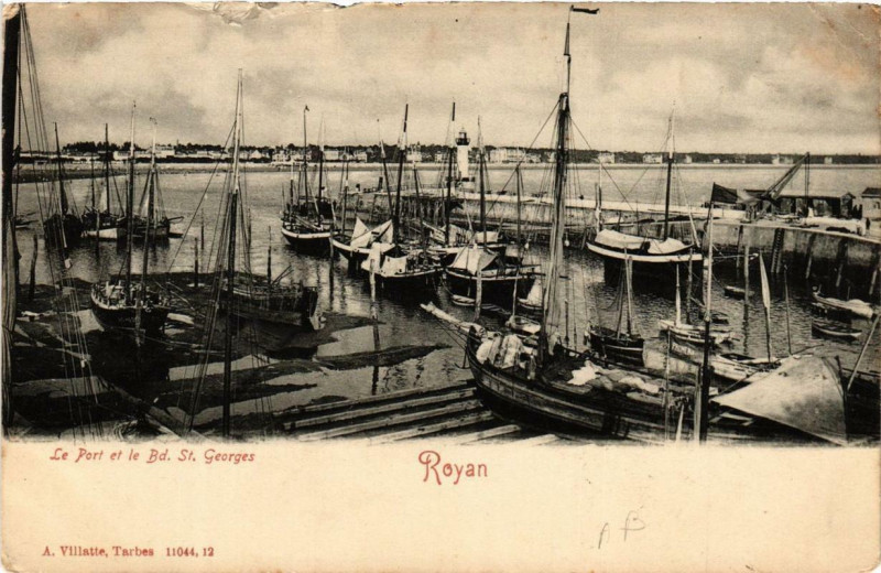 Carte postale ancienne Royan Le Port et le Boulevard Georges à Royan