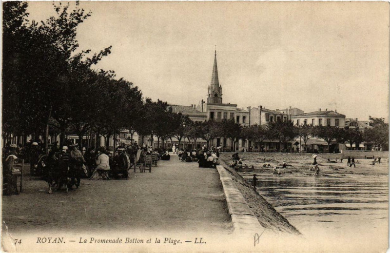 Carte postale ancienne Royan La Promenade Botton et la Plage à Royan