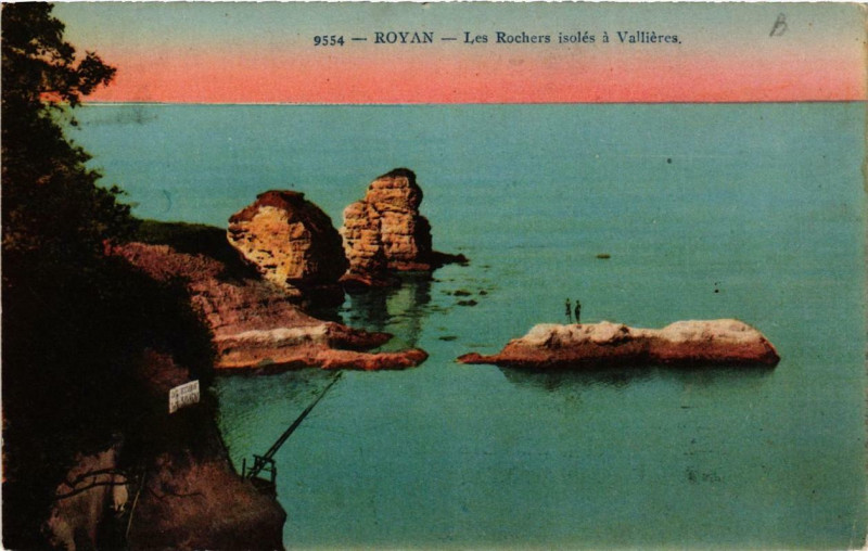 Carte postale ancienne Royan Les Rochers isolés a Vallieres à Royan