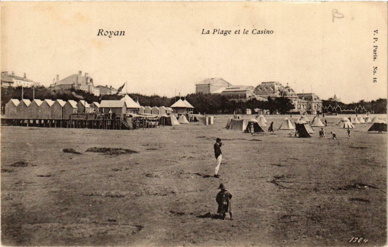 Carte postale ancienne Royan La Plage et le Casino à Royan