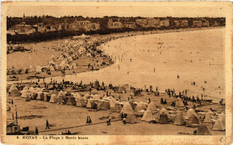 Carte postale ancienne Royan La Plage a Marée haute à Royan