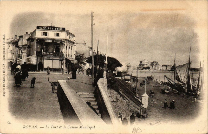 Carte postale ancienne Royan Le Port et le Casino Municipal à Royan