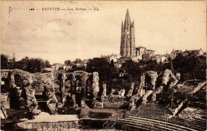 Carte postale ancienne Saintes Les Arenes à Saintes
