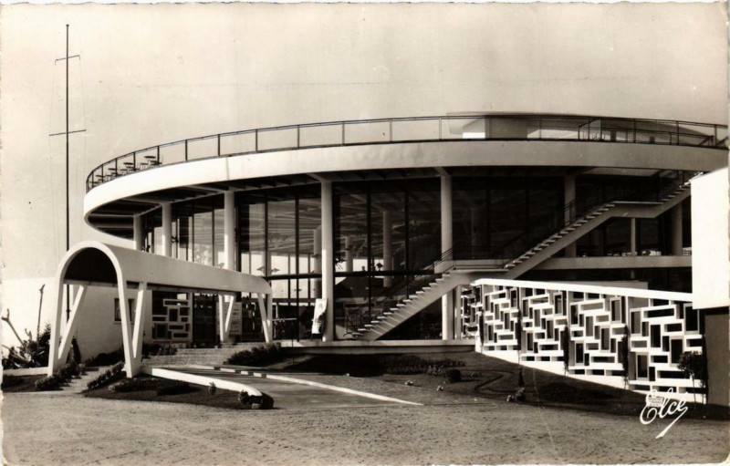 Carte postale ancienne Royan Le Casino vue d'ensemble à Royan