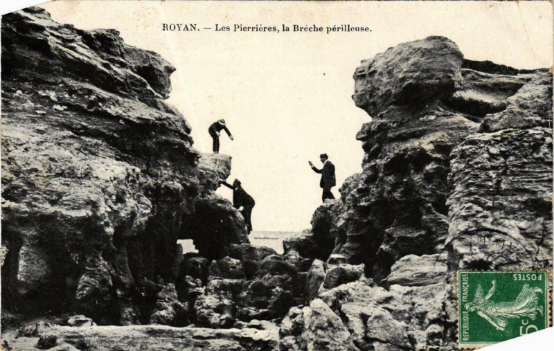Carte postale ancienne Royan Les Pierrieres la Breche périlleuse à Royan