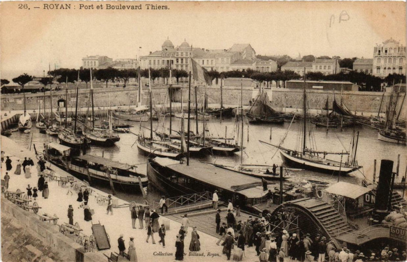Carte postale ancienne Royan Port et Bolevard Thiers à Royan