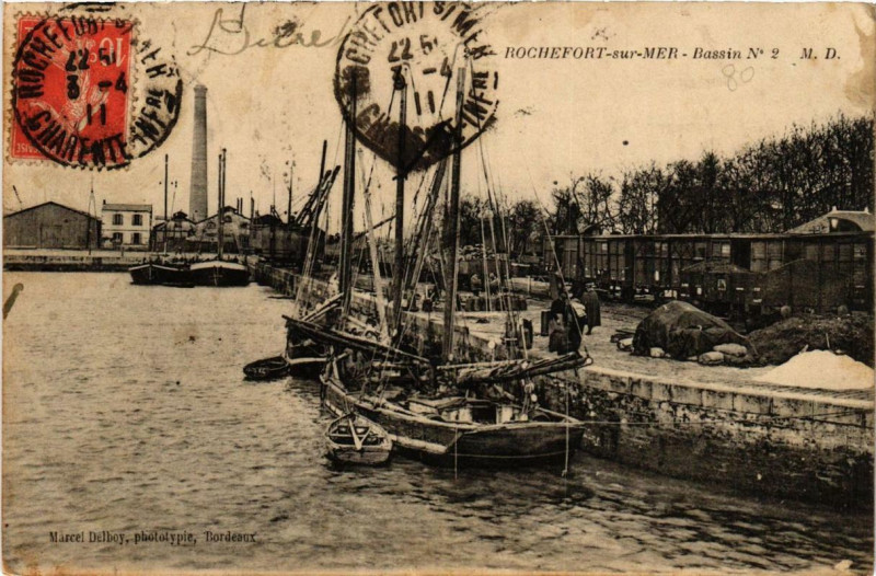 Carte postale ancienne Rochefort-sur-Mer Bassin no 2 à Rochefort