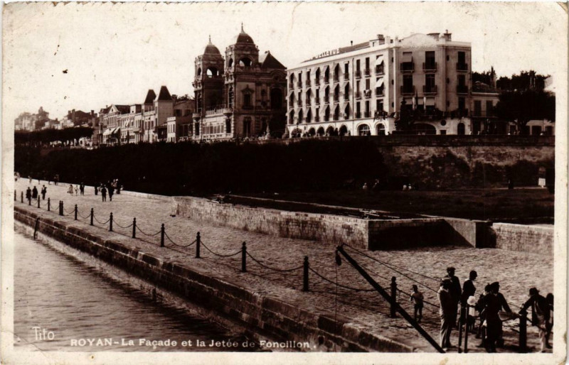 Carte postale ancienne Royan La facade et la Jetée de Fonoillon à Royan
