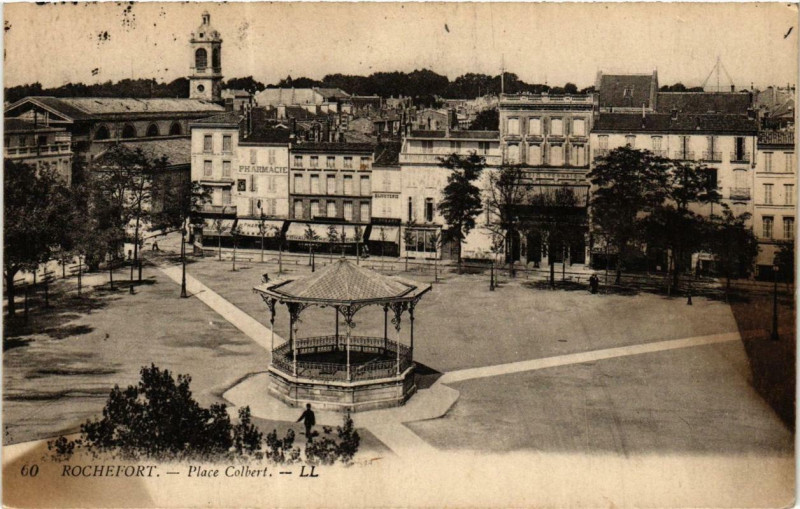 Carte postale ancienne Rochefort-sur-Mer Place Colbert à Rochefort
