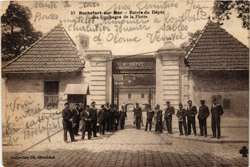 Carte postale ancienne Rochefort-sur-Mer Entrée du dépot de Equipages de la Flotte à Rochefort