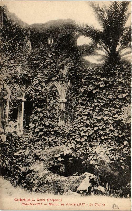 Carte postale ancienne Rochefort-sur-Mer Maison de Pierre Loti. Le Cloitre à Rochefort