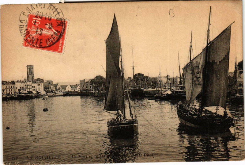 Carte postale ancienne La Rochelle Le Port et le Quai Duperré à La Rochelle
