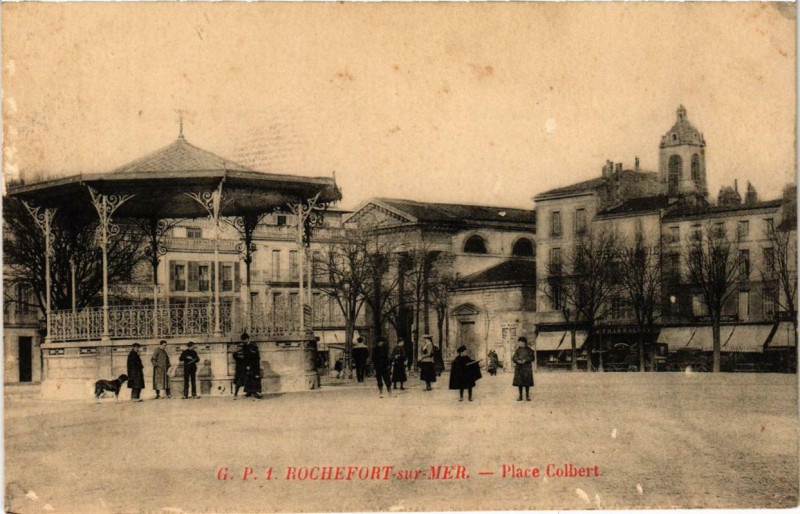 Carte postale ancienne Rochefort-sur-Mer Place Colbert à Rochefort