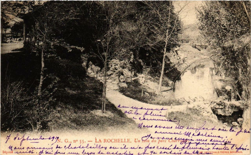 Carte postale ancienne La Rochelle Un coin du parc Charruys à La Rochelle