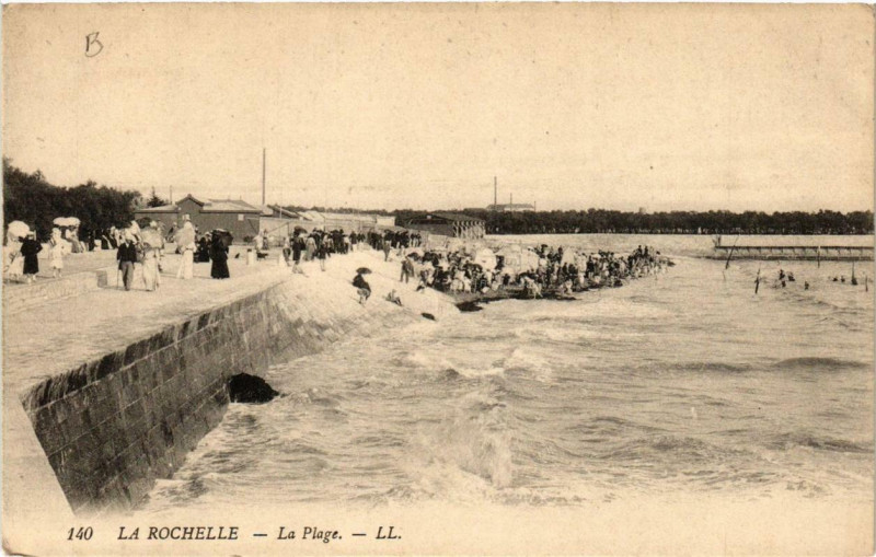 Carte postale ancienne La Rochelle La Plage à La Rochelle