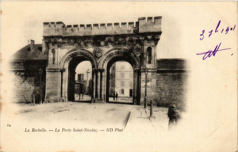 Carte postale ancienne La Rochelle La Porte Saint-Nicolas à La Rochelle
