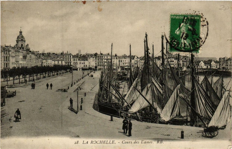 Carte postale ancienne La Rochelle Cours des Dames à La Rochelle