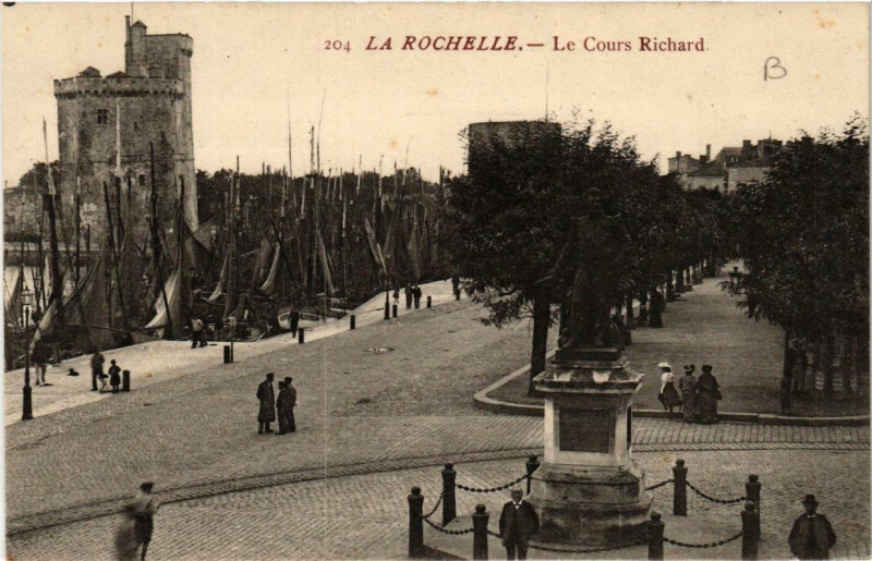 Carte postale ancienne La Rochelle Le Cours Richard à La Rochelle