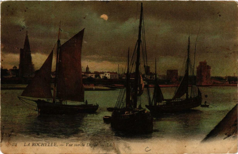 Carte postale ancienne La Rochelle Vue sur la Digue à La Rochelle