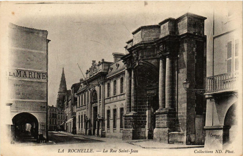 Carte postale ancienne La Rochelle La Rue Saint-Jean à La Rochelle