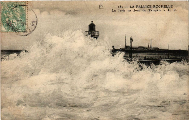Carte postale ancienne La Pallice - Rochelle La Jetée un Jour de Tempete