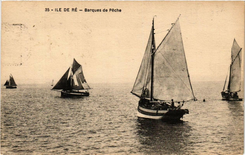 Carte postale ancienne Ile-de-Re Barques de peche