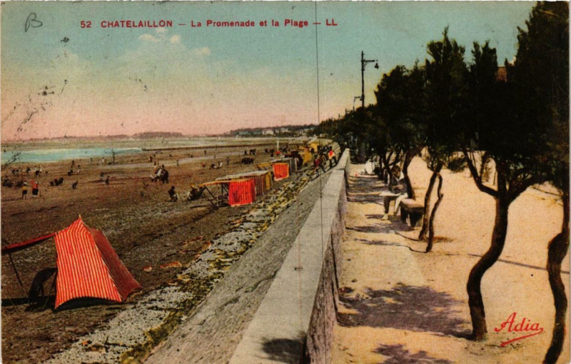 Carte postale ancienne Chatellaillon La Promenade et la Plage