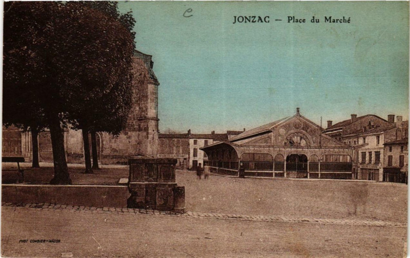 Carte postale ancienne Jonzac Place du Marché à Jonzac