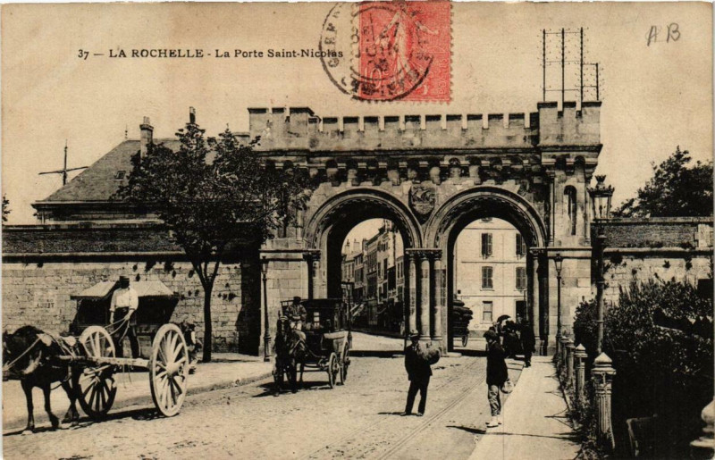 Carte postale ancienne La Rochelle La Porte Saint-Nicolas à La Rochelle