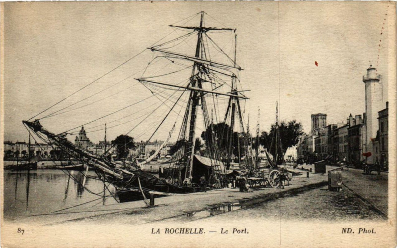Carte postale ancienne La Rochelle Le Port à La Rochelle