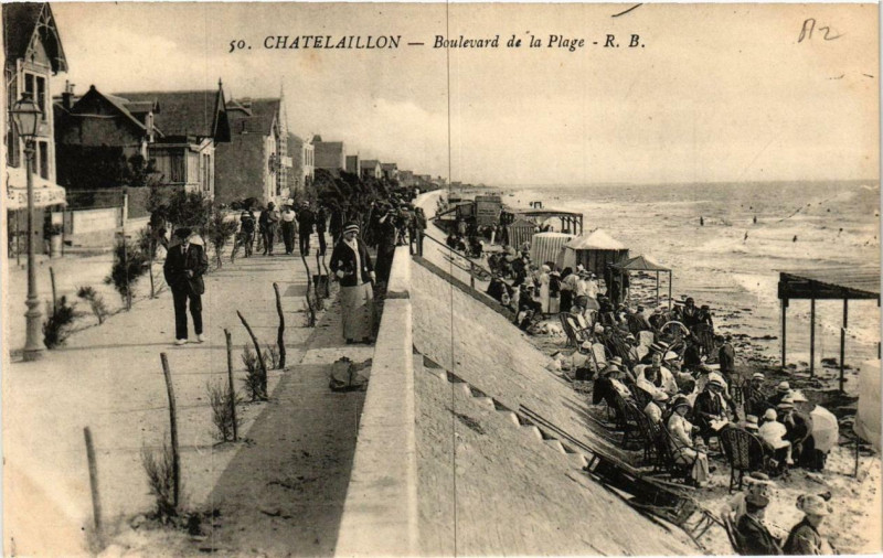 Carte postale ancienne Chatellaillon Boulevard de la Plage