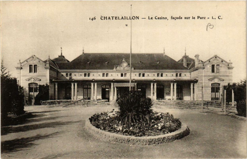 Carte postale ancienne Chatellaillon Le Casino facade sur le Parc