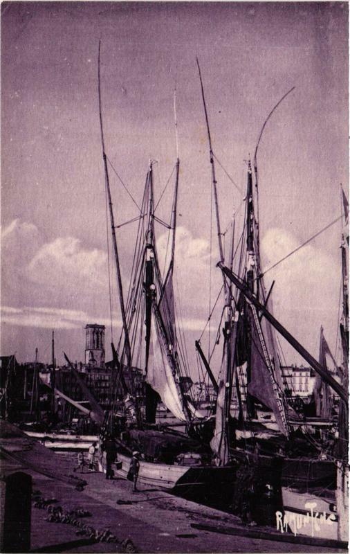 Carte postale ancienne La Rochelle Thonniers au Port à La Rochelle