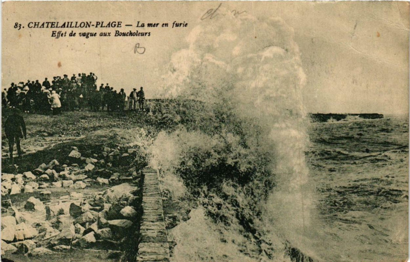 Carte postale ancienne Chatellaillon-Plage La mer en furie
