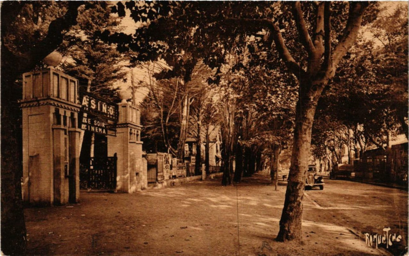 Carte postale ancienne Chatellaillon-Plage Vers le Casino
