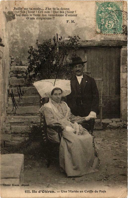Carte postale ancienne Ile-d'Oleron Une Mariee en Coiffe du Pays