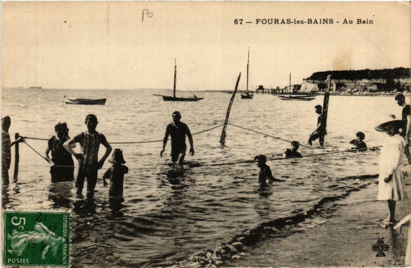 Carte postale ancienne Fouras-les-Bains Au Bain à Fouras
