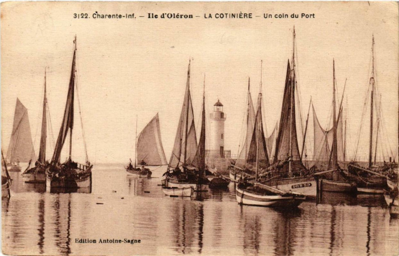 Carte postale ancienne Ile-d'Oleron La Cotiniere. Un coin du Port