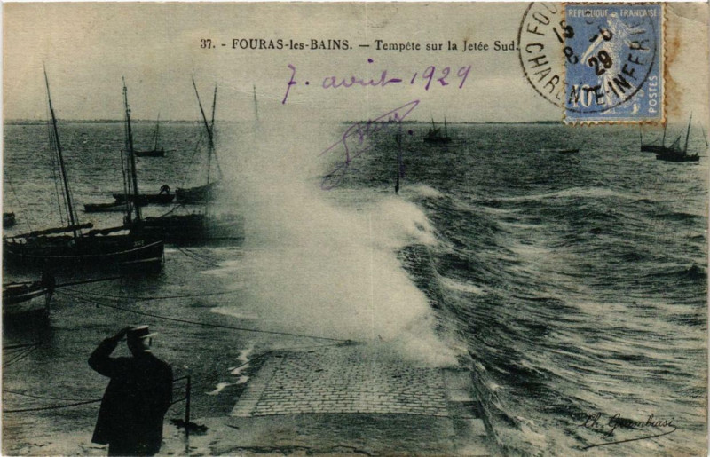 Carte postale ancienne Fouras-les-Bains Tempete sur la Jetée Sud à Fouras